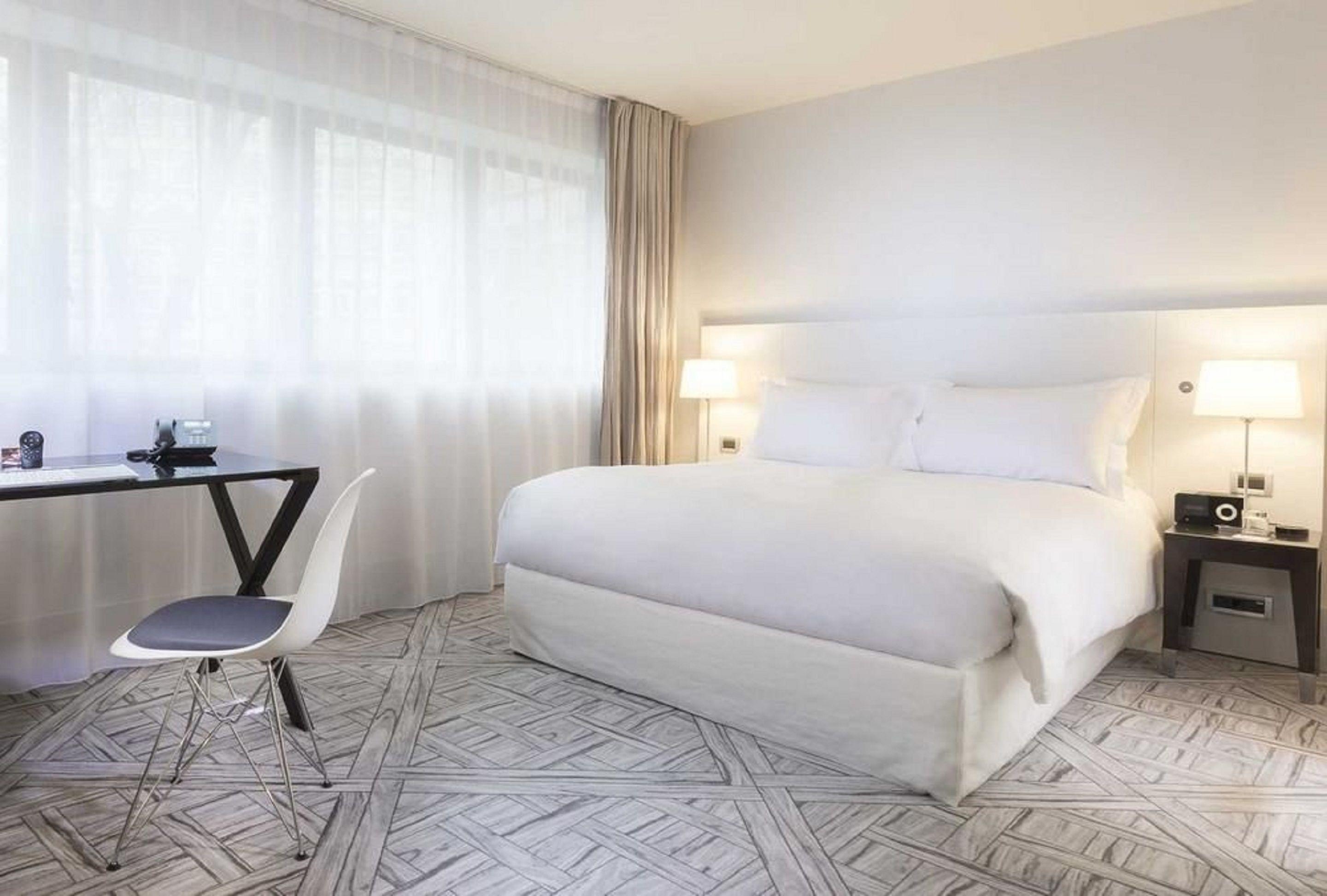 La Maison Champs Elysees Paris