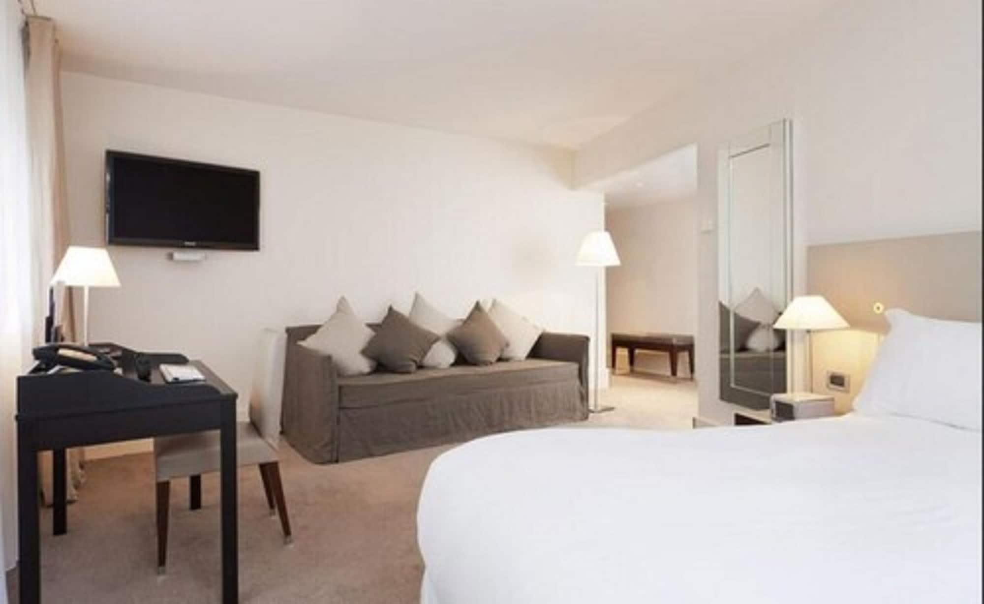 La Maison Champs Elysées Hotel